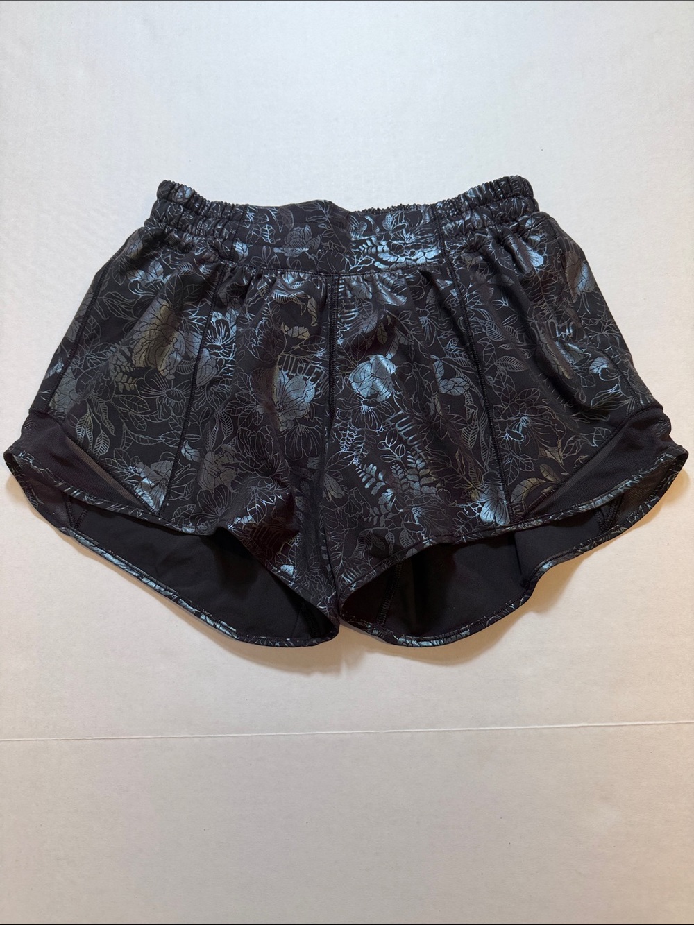 Lululemon Hotty Hot LR Short 4" Lined
Style LW7BCIT